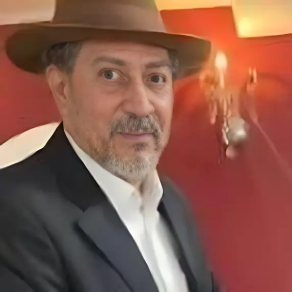 Fundador Jornalista Lauro Nunes Número de registro 0004566/ES - Brasil