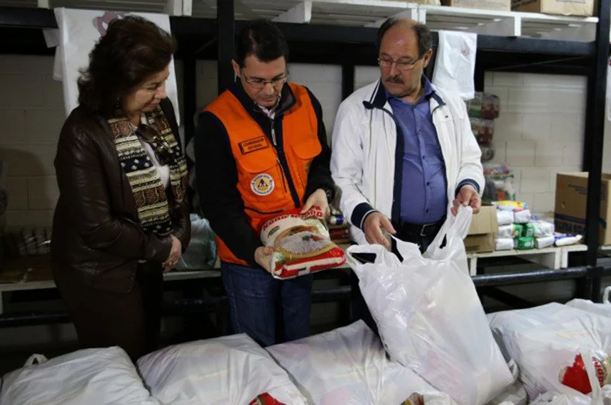Defesa Civil orienta a separação de alimentos para atender desabrigados no RS defesacivil.rs