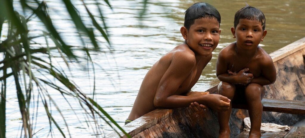 Foto: Opas/OMS/Karen González Abril Crianças indígenas na Amazônia