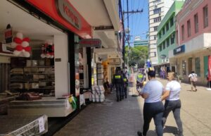 Ronda da Polícia Militar no Centro de Vitória ES dia 10/09/2024, na Rua Sete de Setembro as 12h.